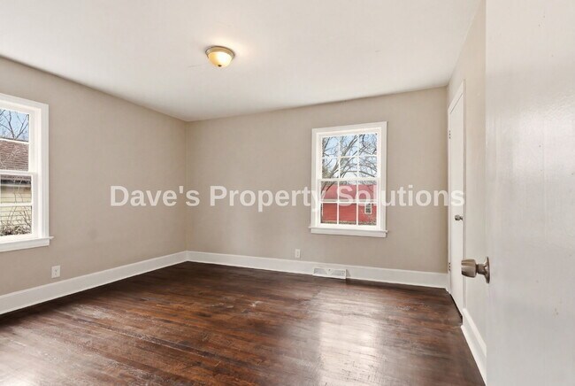 Building Photo - Beautifully updated and ready for its new tenants!