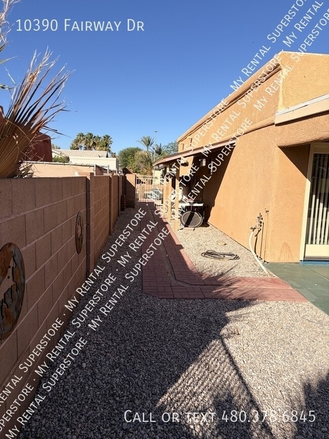 Building Photo - 10390 Fairway Dr