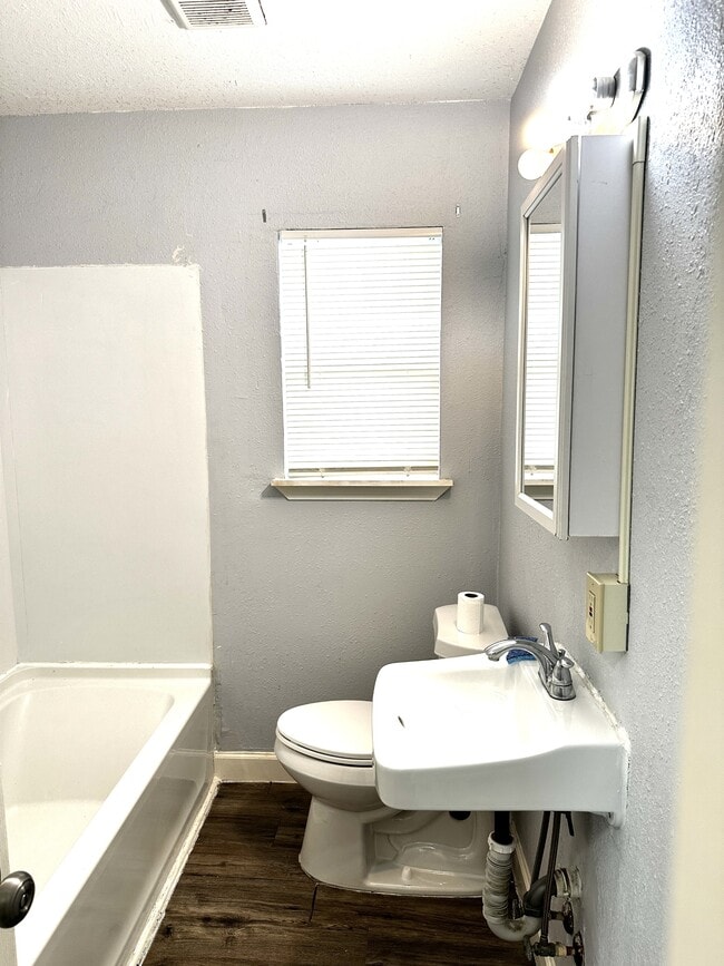 Building Photo - 1705 Whiting Dr