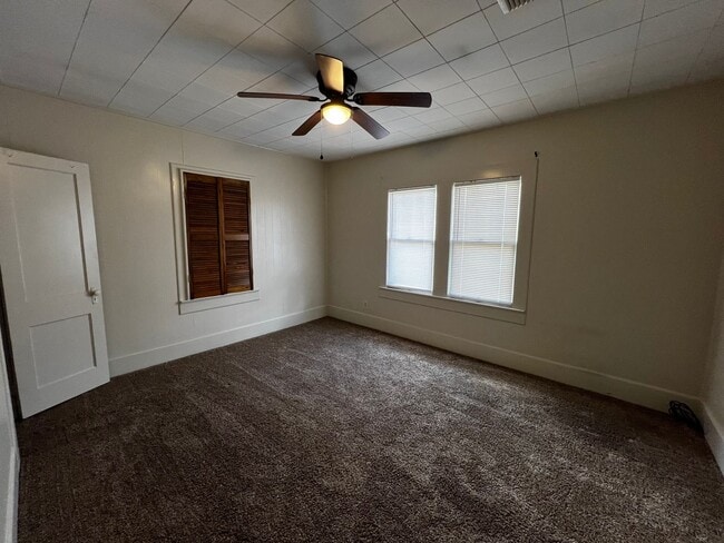 Building Photo - Two bedroom, One Bathroom , near UL