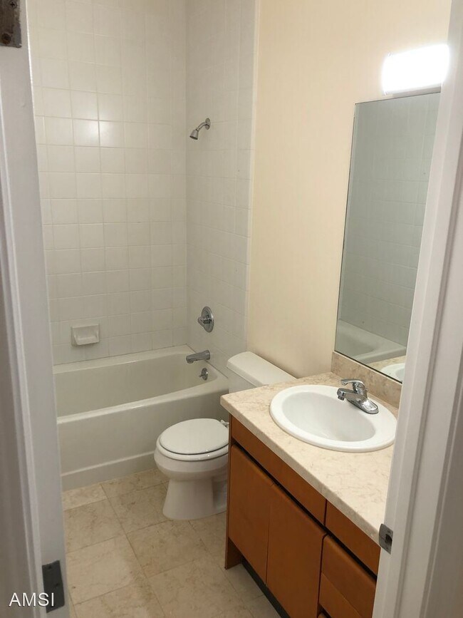 Building Photo - 3 br, 2.5 bath House - 316 Bartlett Street #1