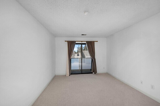 Building Photo - Update and Move-In Ready, 2BD/2BA, End-Unit Upper-Level Condo in Fostoria Terrace- DANVILLE