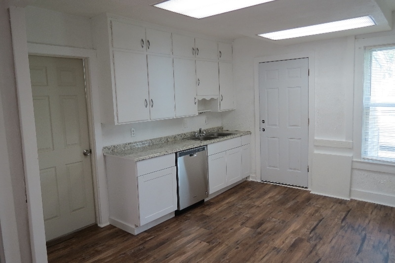 Building Photo - 203 S Maple St