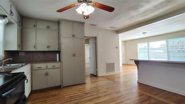 Building Photo - 13805 Maye Pl