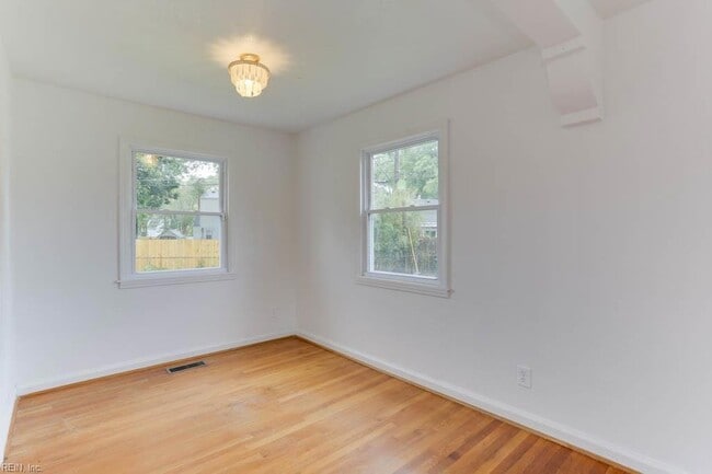 Building Photo - 7725 Fayver Ave