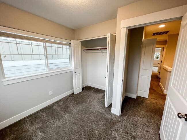 Building Photo - BIGFIR1069-1071