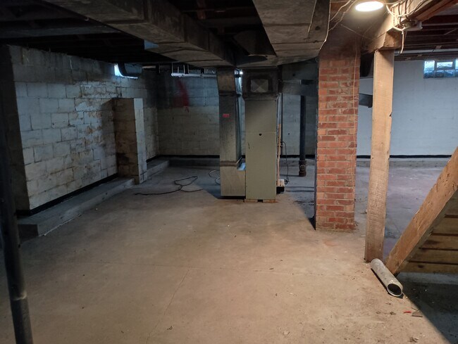 Building Photo - 413 Chestnut St