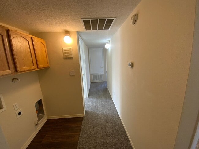 Building Photo - 3 Bedroom Single Story Home Near Northern Blvd NE & Loma Colorado Blvd NE!