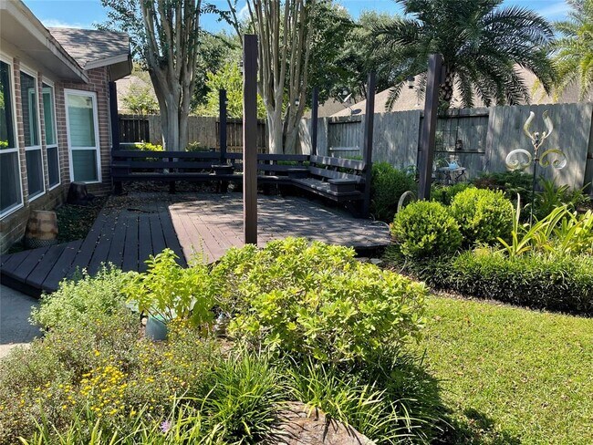 Building Photo - 2506 S Strathford Ln