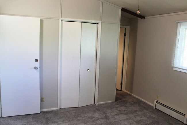 Building Photo - 3-4 Bedroom Cloverdale Home in a Quiet Cou...