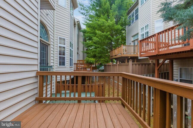 Building Photo - 434 Clayton Ln