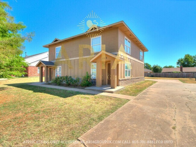 Building Photo - *611-613 Welston Cr.