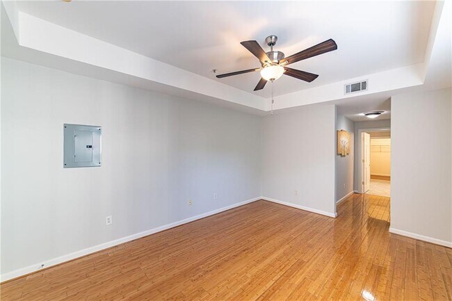 Building Photo - 3275 Lenox Rd NE