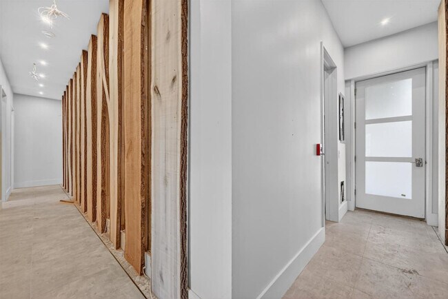 Building Photo - 443 Clove Rd