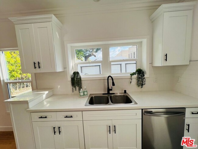 Building Photo - 4526 St Elmo Dr