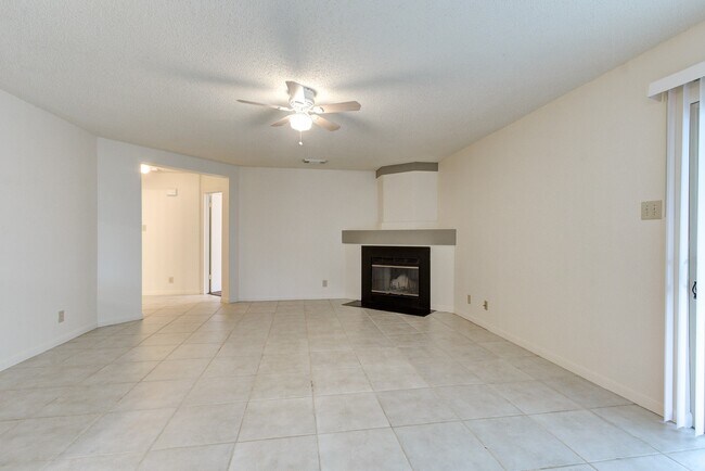 Building Photo - Spacious Single-Story Living in Meadow Brook