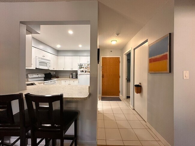 Building Photo - 100 Rosemary Way