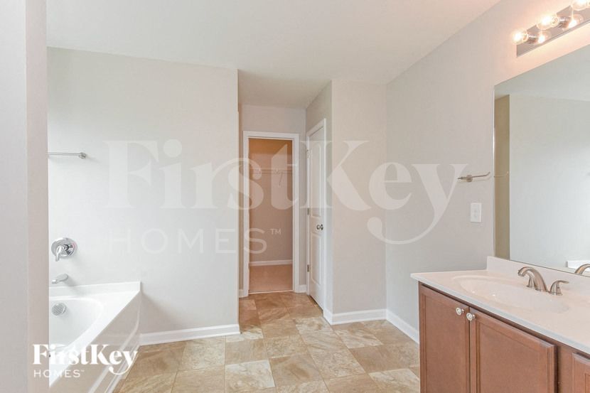 Building Photo - 224 Lantana Crossing