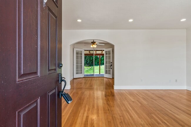 Building Photo - 135 Anza Way