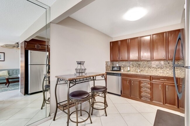 Building Photo - 4049 Wolverton C