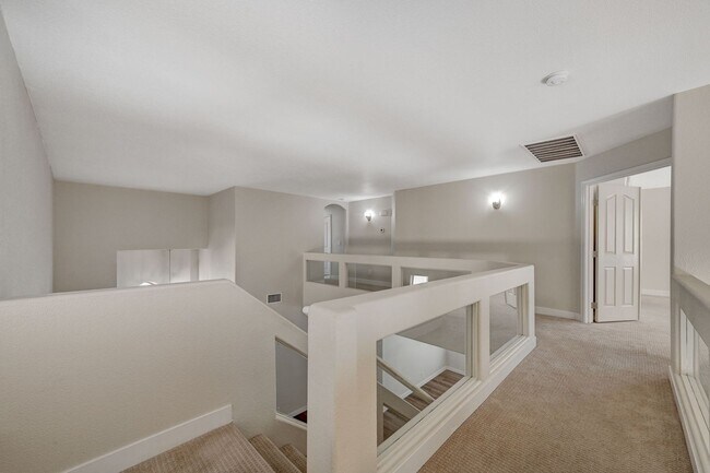 Building Photo - Gorgeous 5 Bedroom 3 Car Garage Home in th...