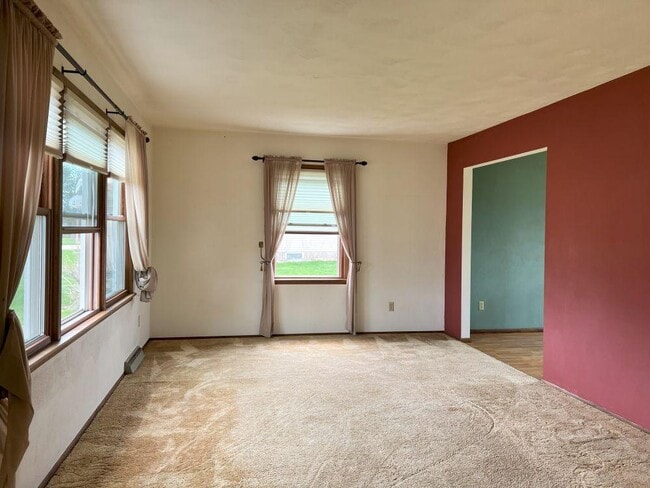 Building Photo - 1602 Meadow Ln