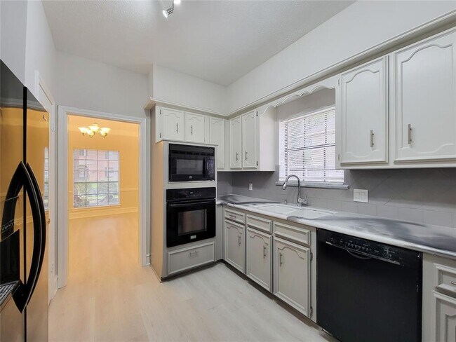 Building Photo - 12910 Golden Rainbow Dr