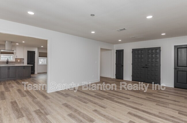 Building Photo - 2540 Hallmark Dr