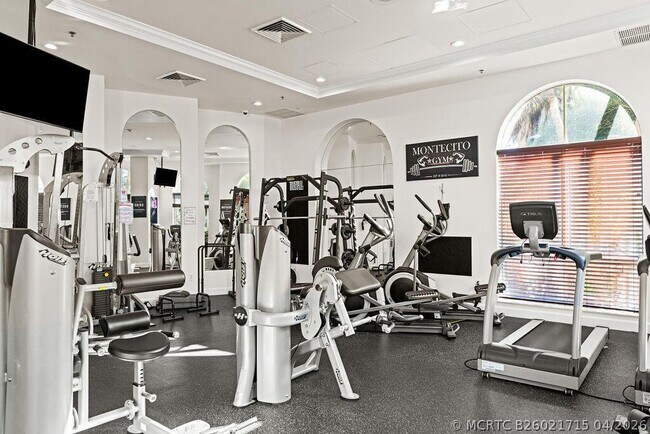 Building Photo - 616 Clearwater Park Rd