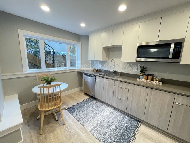 Building Photo - 5886 SE 46th Ave