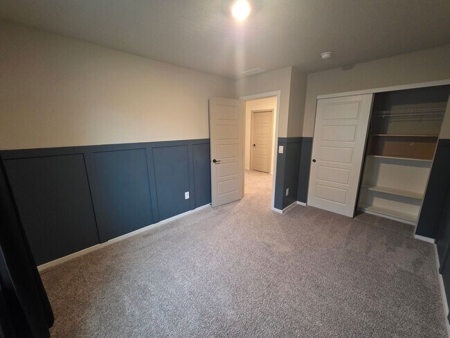 Building Photo - Beautiful Updated Home