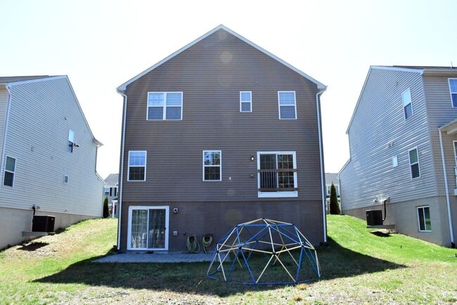 Building Photo - Lee's Parke Finest...