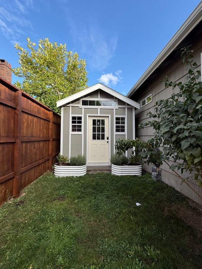 Building Photo - Now Available: Updated Everett 34-Bed, 1.5-Bath with Fenced Yard