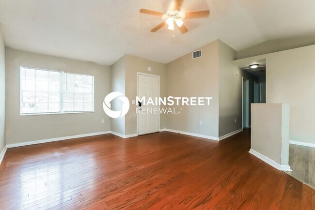 Building Photo - 4 Bedroom Pet-Friendly Home in Lakeland, FL with Main Street Renewal