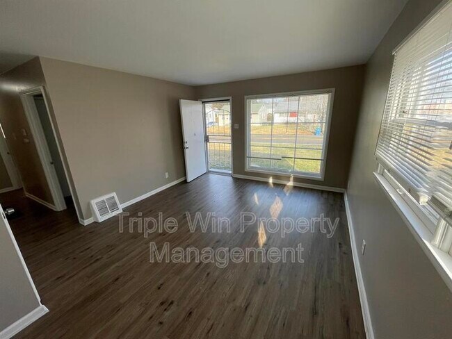 Building Photo - 360 Shepley Dr