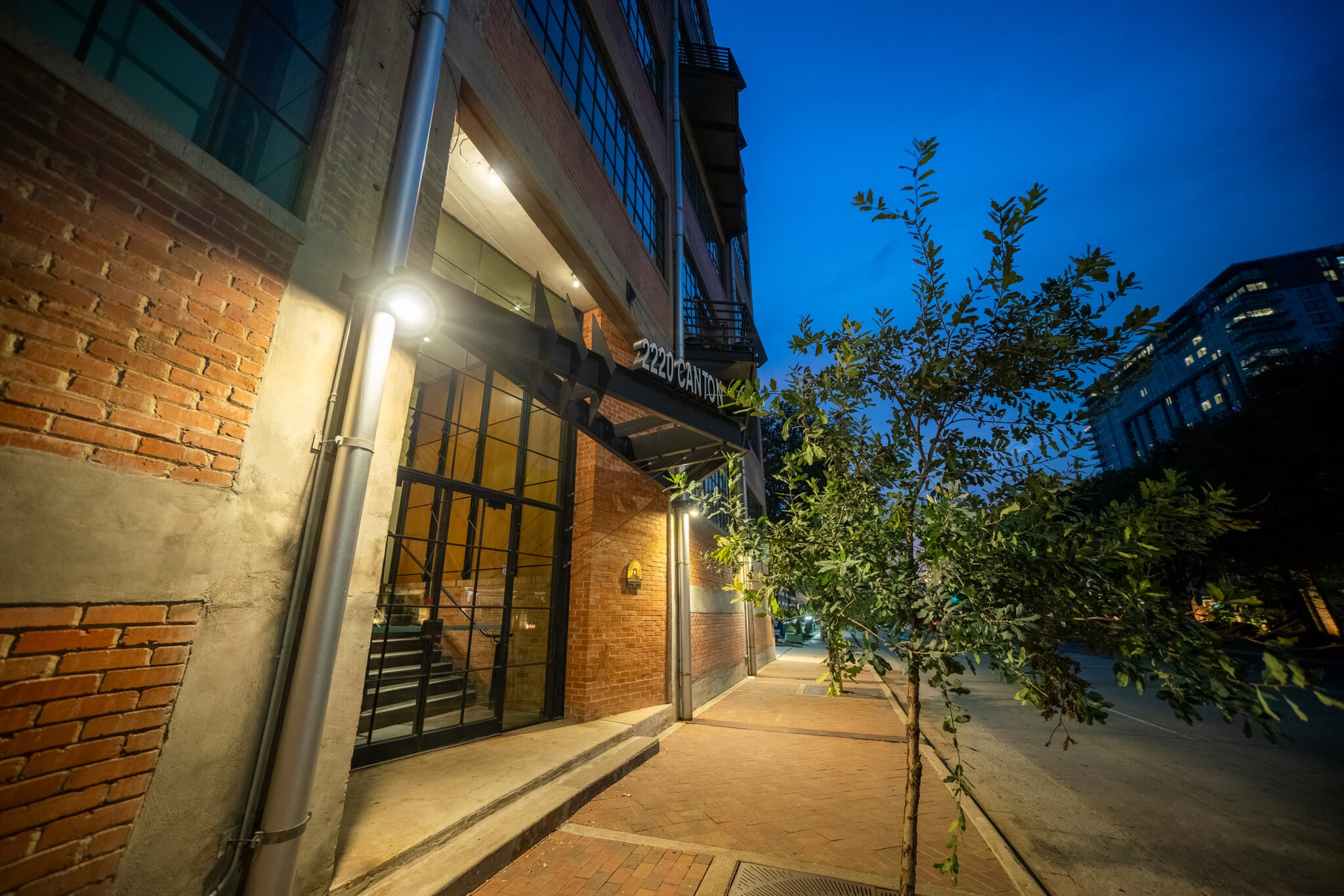 Building Photo - 2220 Canton St