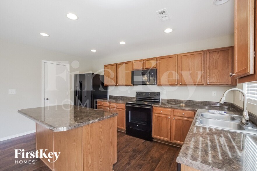 Building Photo - 9835 Rocky Ford Club Rd