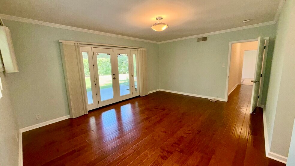 Building Photo - 1385 Greenmont Dr