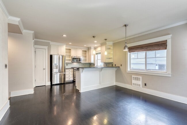 Building Photo - Capitol Hill Townhouse