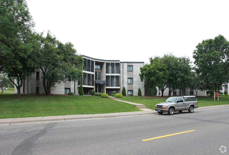 Primary Photo - Stonebridge Apartments