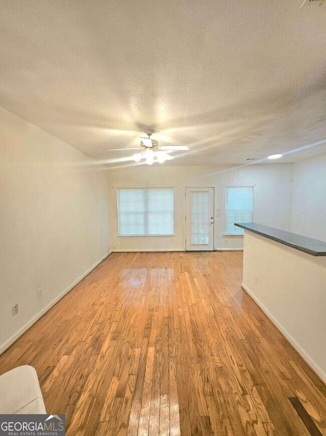 Building Photo - 322 Brookview Dr