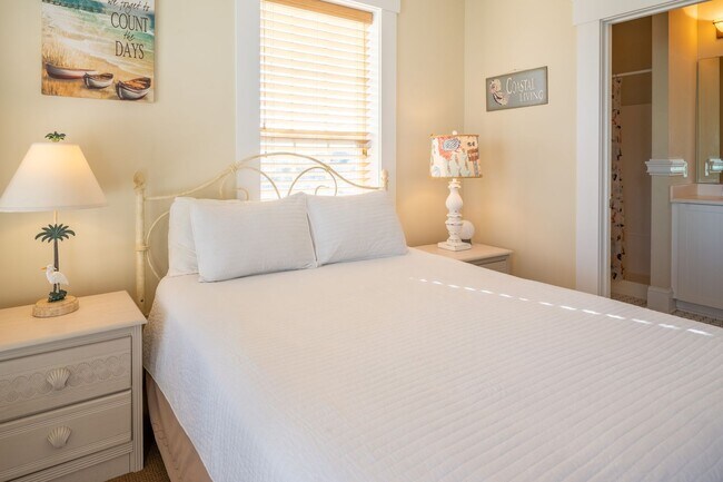 Building Photo - ENJOY OCEAN BREEZES FROM THIS FURNISHED OFF-SEASON OCEAN VIEW CONDO W/BALCONIES