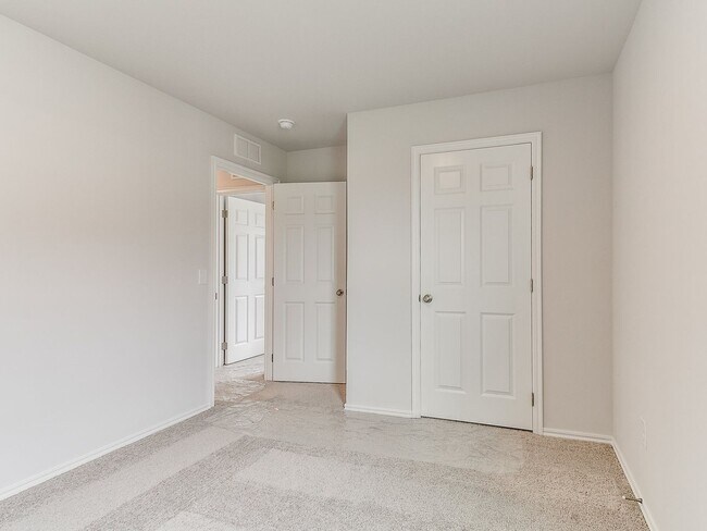 Building Photo - 928 S Bear Ln