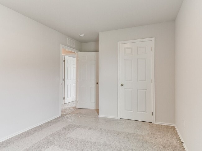 Building Photo - New Mustang Home!