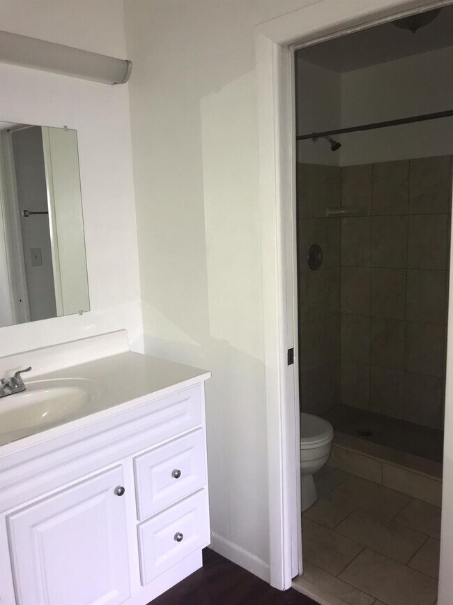 Building Photo - 819 NE 199th St