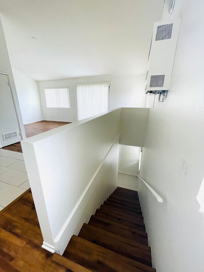 Building Photo - 792