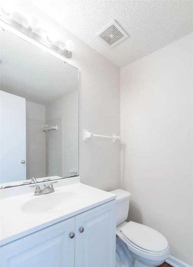Building Photo - Freshly Renovated 3BR Condo Steps from UNC...