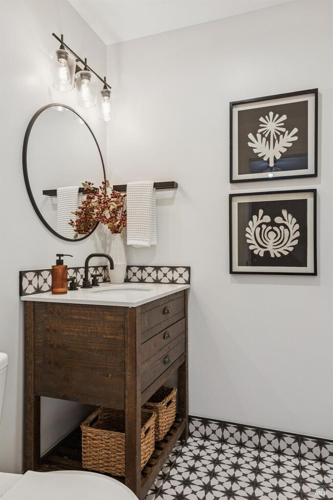 Building Photo - 93 Ashford Ave