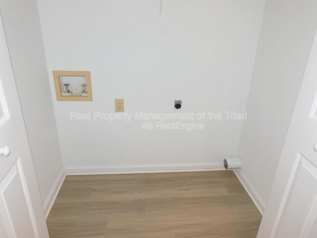 Building Photo - 7185 Avenbury Cir
