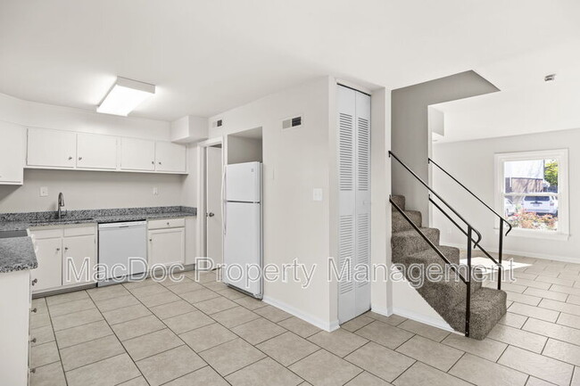 Building Photo - 129 Hickok Cir